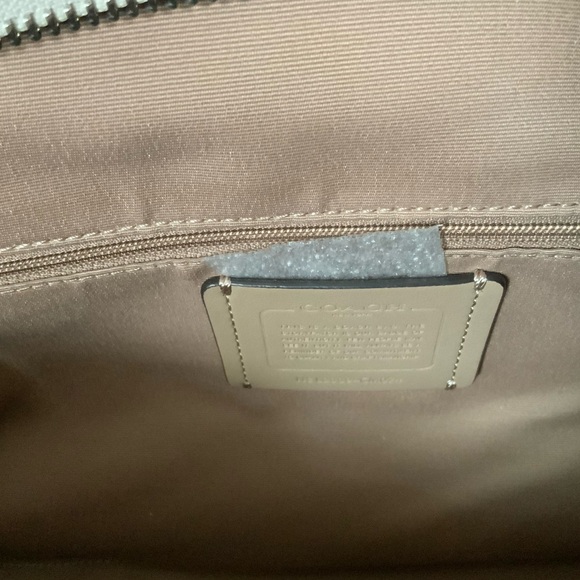 NWT COACH PEBBLE LEATHER MEADOW SHOULDER BAG - Picture 6 of 7